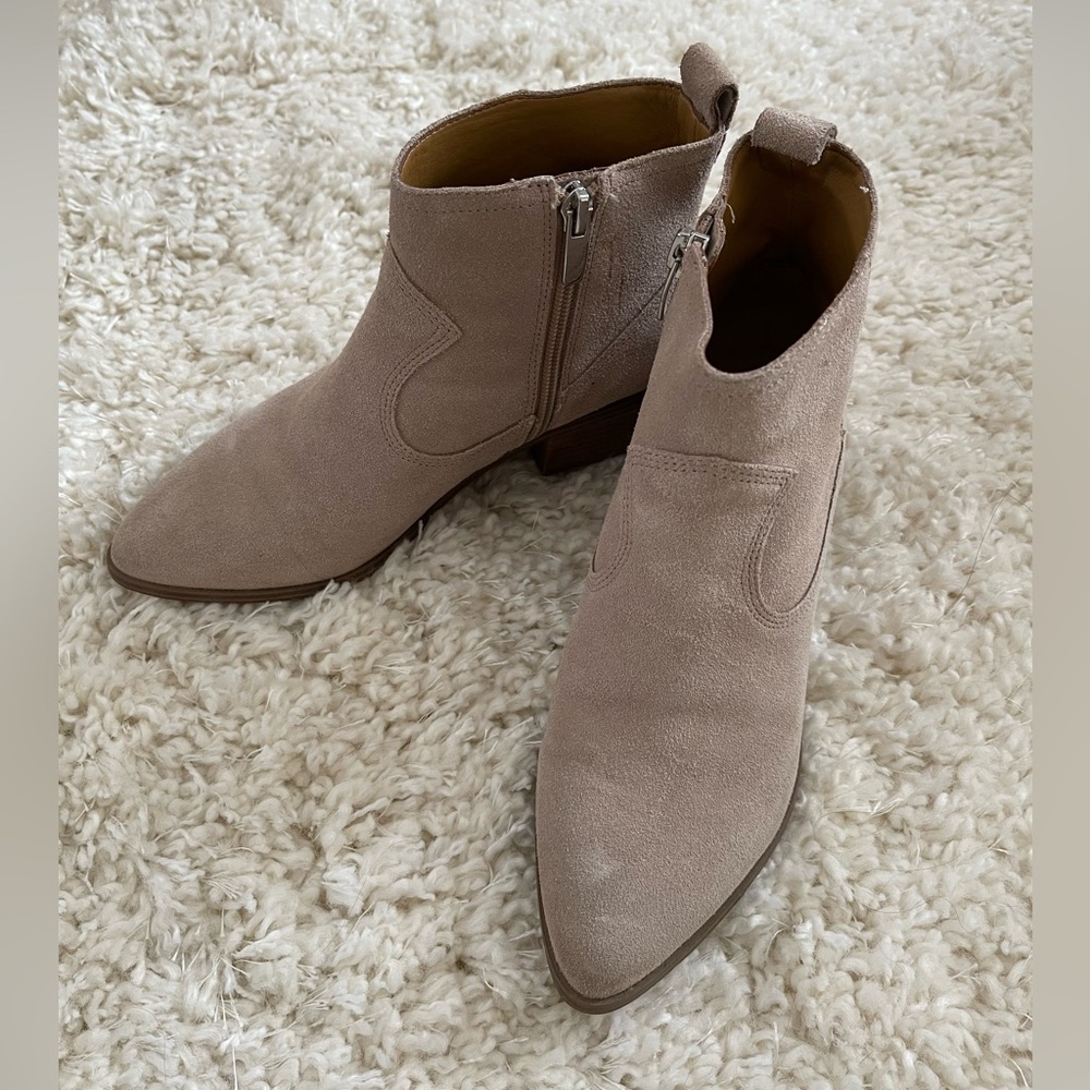❌SOLD❌ NINE WEST Low Ankle Boots